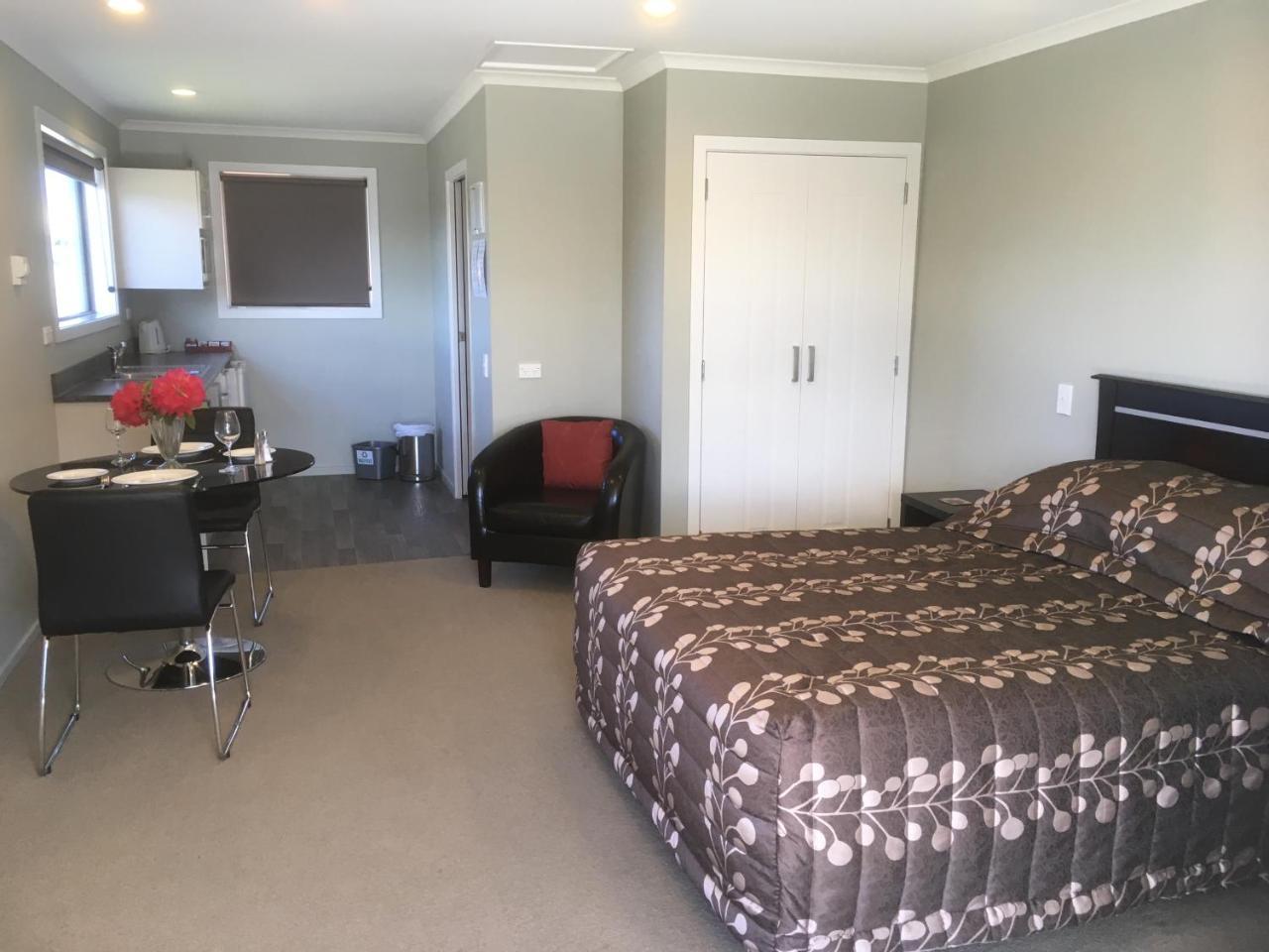 Kingswood Motel Waimate Extérieur photo